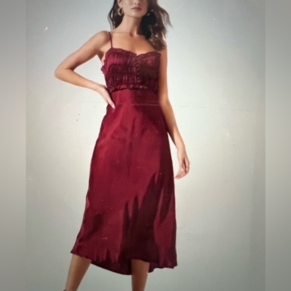 Astr The Label Size XS Zola Midi Dress NWT - Picture 1 of 9